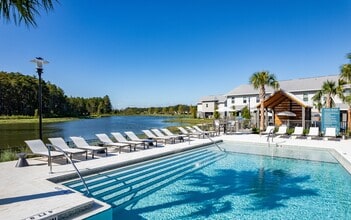 Cacema Townhomes in Kissimmee, FL - Foto de edificio - Building Photo