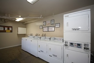 Pacifica Apartments in Costa Mesa, CA - Foto de edificio - Interior Photo