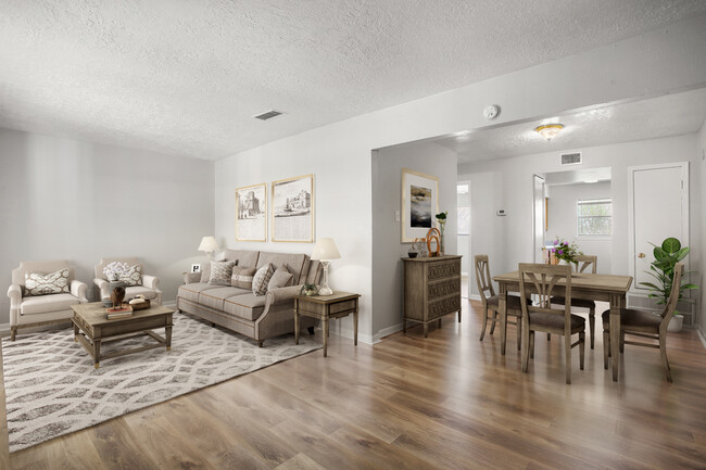 Casa Grande Apartments in Houston, TX - Building Photo - Building Photo