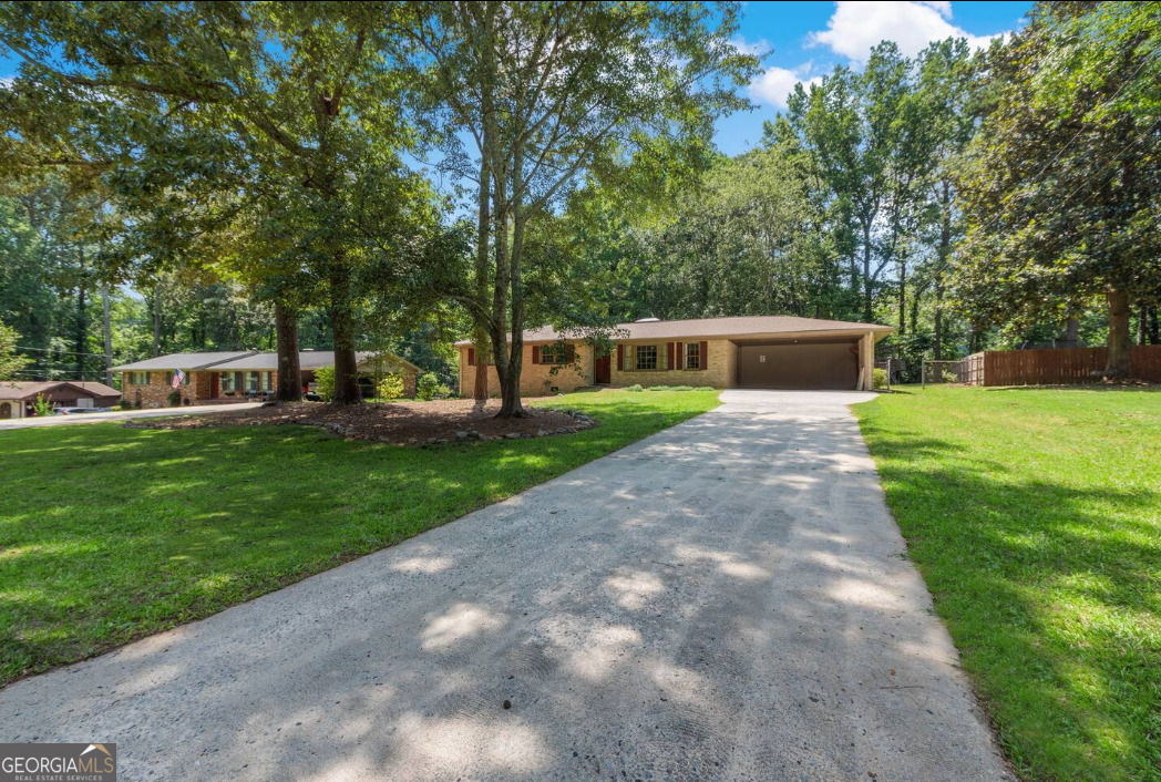 5461 Francis Dr SW in Lilburn, GA - Building Photo