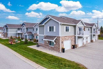 CRANBERRY CREEK APARTMENTS in Jackson, WI - Building Photo - Building Photo