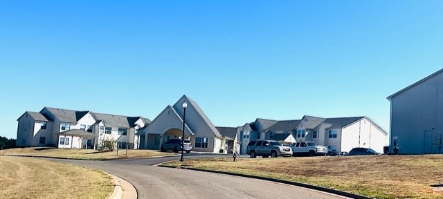 Sycamore Landing Apartments in Mcloud, OK - Building Photo