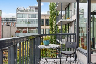 64 W Cordova St in Vancouver, BC - Building Photo - Building Photo