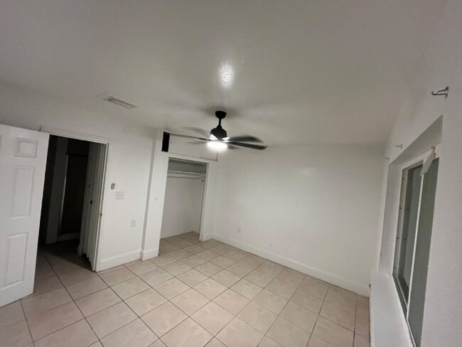 331 51st St Ct W in Palmetto, FL - Foto de edificio - Building Photo