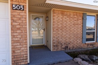505 W Coleman Ave in Iowa Park, TX - Building Photo - Building Photo