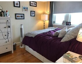 137 Peterborough St, Unit 33 in Boston, MA - Foto de edificio - Building Photo