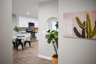 Westfall Village in Fallbrook, CA - Foto de edificio - Building Photo