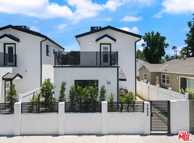 7642 Orion Ave in Los Angeles, CA - Building Photo