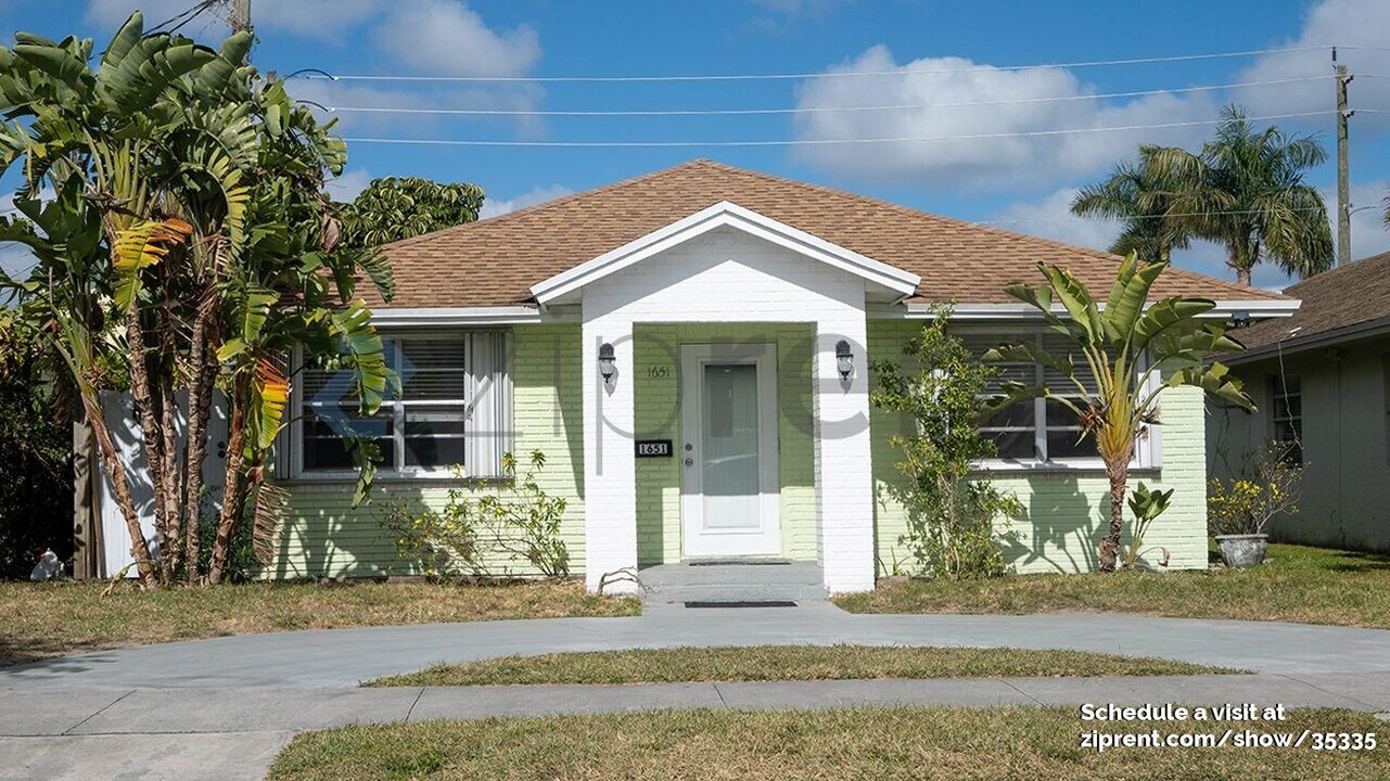 1651 Van Buren St in Hollywood, FL - Foto de edificio