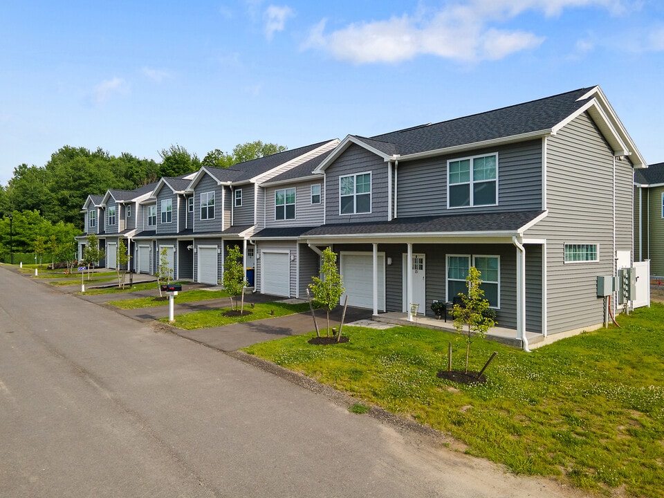 Marion Gardens Townhomes in Baldwinsville, NY - Building Photo