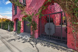 Big Momma Court Apts...Magical Renovated Bedrooms in Los Angeles, CA - Building Photo - Building Photo