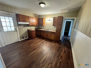 209 Lackey St in Cuero, TX - Foto de edificio - Building Photo