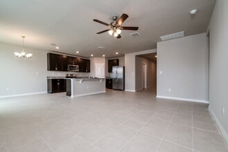 232 Lovely Ct in Plant City, FL - Building Photo - Building Photo