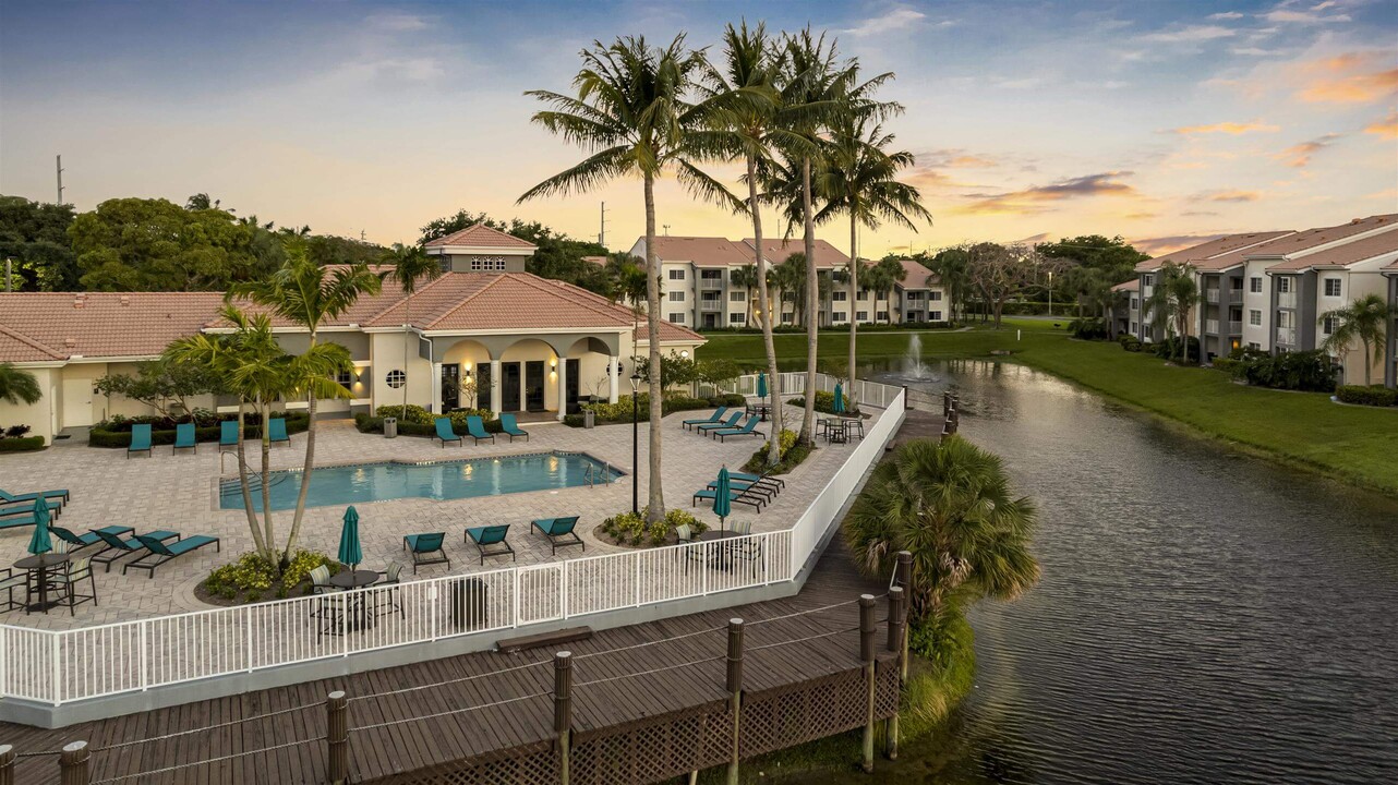 Waters Edge Delray in Delray Beach, FL - Foto de edificio