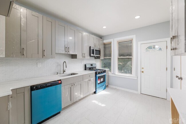 117 Emerson St in Carteret, NJ - Building Photo - Building Photo