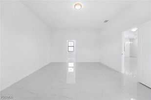 2602 73rd St W in Lehigh Acres, FL - Building Photo