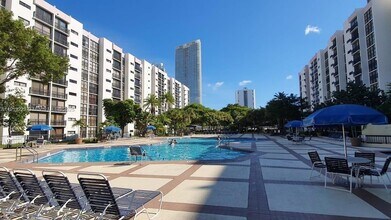 17021 N Bay Rd, Unit 316 in Sunny Isles Beach, FL - Building Photo - Building Photo