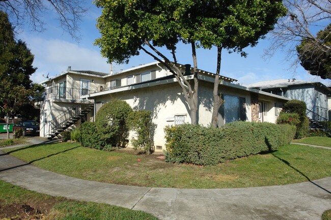 13555 Gleason Ave in San Jose, CA - Foto de edificio - Building Photo
