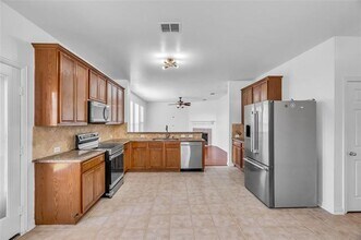 513 Renee Dr in Euless, TX - Building Photo - Building Photo