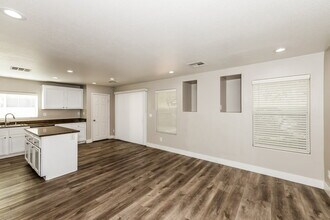 9534 Vast Valley Ave in Las Vegas, NV - Building Photo - Building Photo