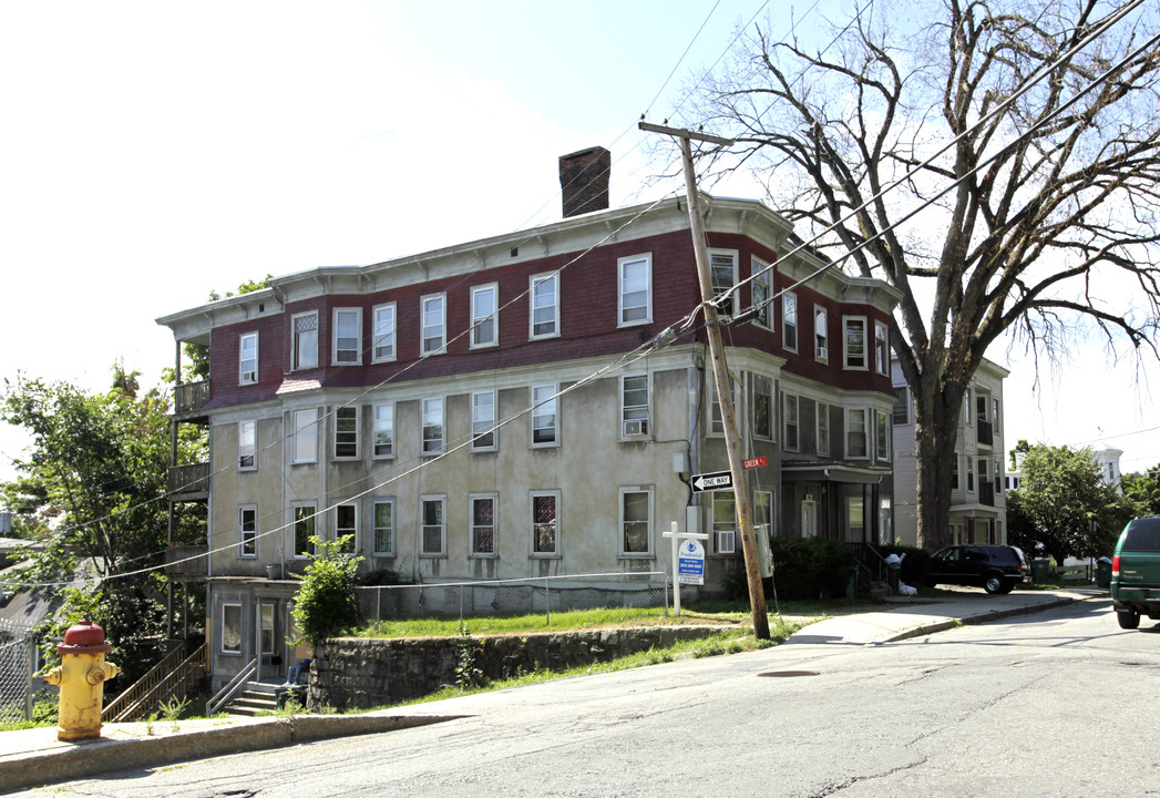 105 Blossom St in Fitchburg, MA - Building Photo