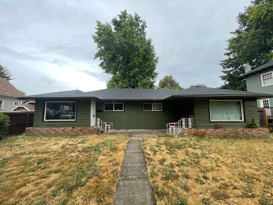 1461-1463 Winter St NE in Salem, OR - Building Photo
