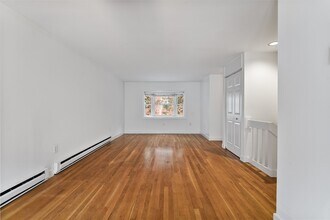 135 Bolton St in Boston, MA - Building Photo - Building Photo