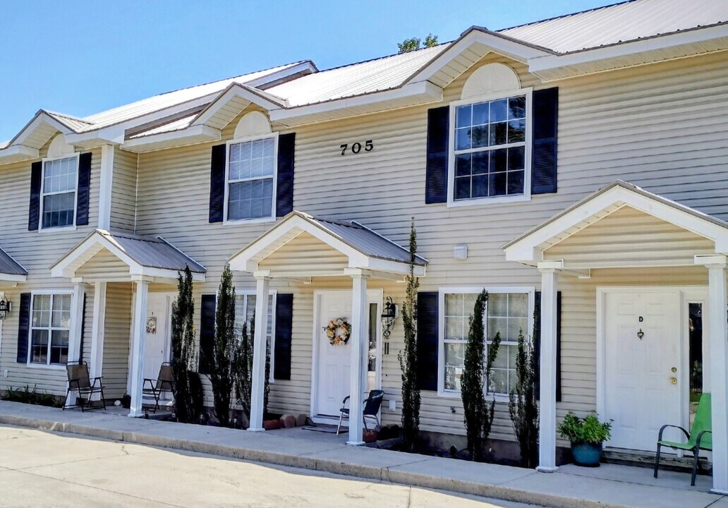 705 67th Ave N in Myrtle Beach, SC - Foto de edificio