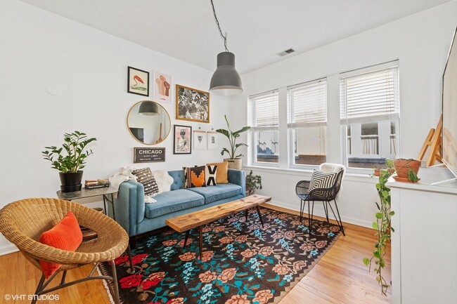 3429 W Shakespeare Ave in Chicago, IL - Building Photo - Building Photo