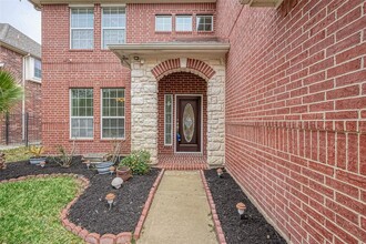 18118 Billabong Crescent Ct in Cypress, TX - Foto de edificio - Building Photo