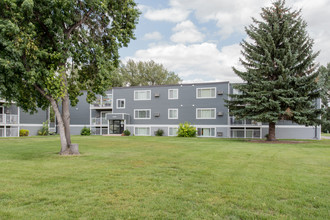 Valley Terrace Apartments - 3315 & 3325 in Grand Forks, ND - Foto de edificio - Building Photo