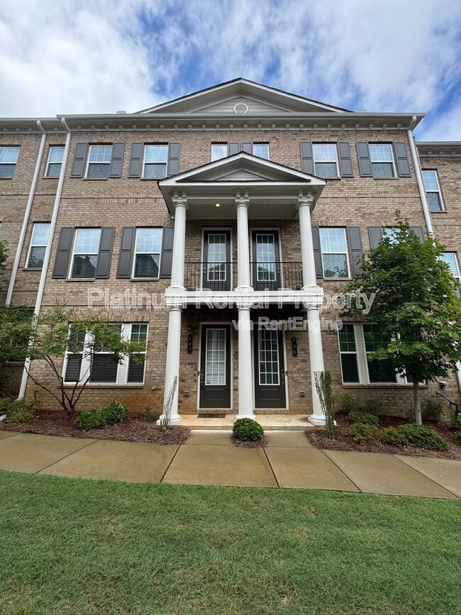 707 Topsail Ln