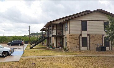 101 Deerwood Dr in Sonora, TX - Building Photo - Building Photo