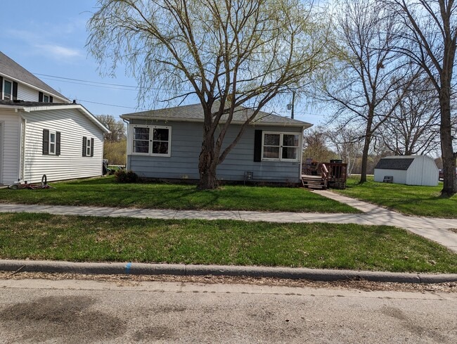211 Lincoln Ave in Crookston, MN - Building Photo - Building Photo