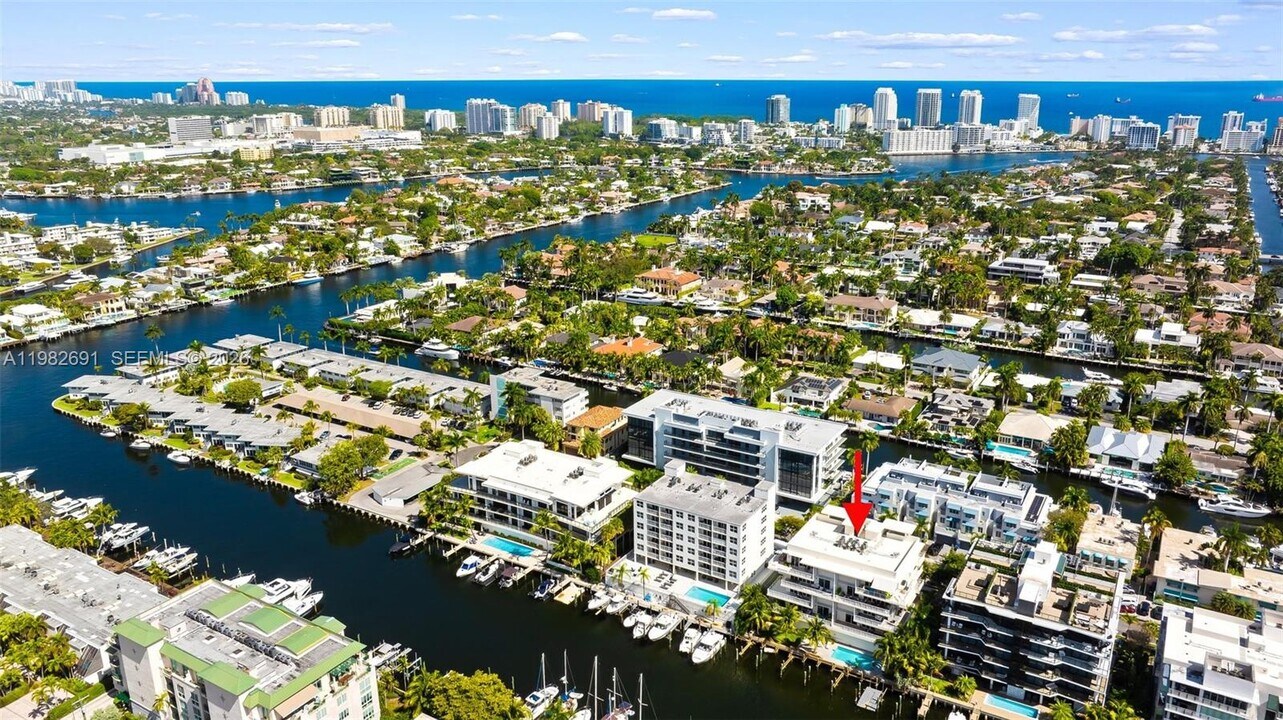 151 Isle of Venice Dr in Fort Lauderdale, FL - Building Photo