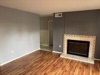 892 Woodside Ln E, Unit 7 in Sacramento, CA - Building Photo - Building Photo