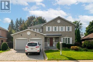 5 Bayswater Ave in Richmond Hill, ON - Building Photo