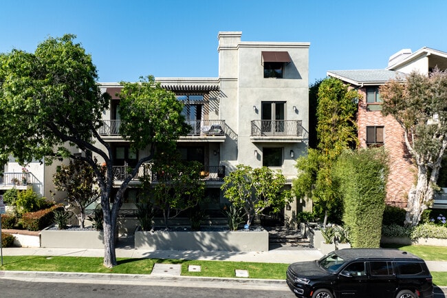 1304 Roxbury Dr in Los Angeles, CA - Building Photo - Building Photo