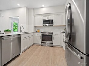 1229 Meander Wy SE in North Bend, WA - Building Photo - Building Photo