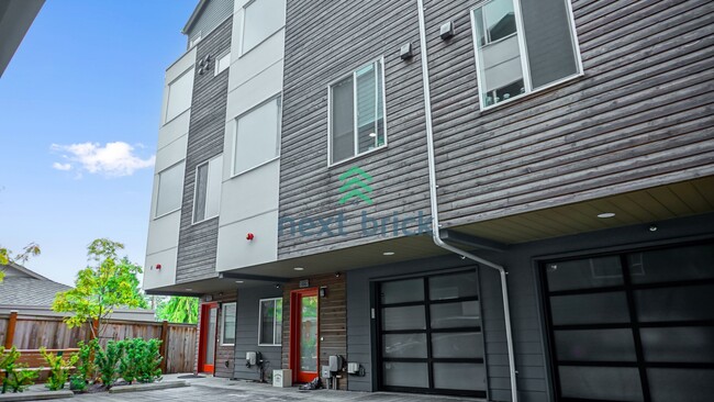 8009 15th Ave NW in Seattle, WA - Building Photo - Building Photo