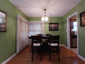 226 Fernwood Ln in Glenview, IL - Building Photo - Building Photo