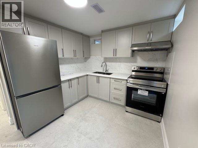 208 Pineglen Cres in Kitchener, ON - Building Photo - Building Photo