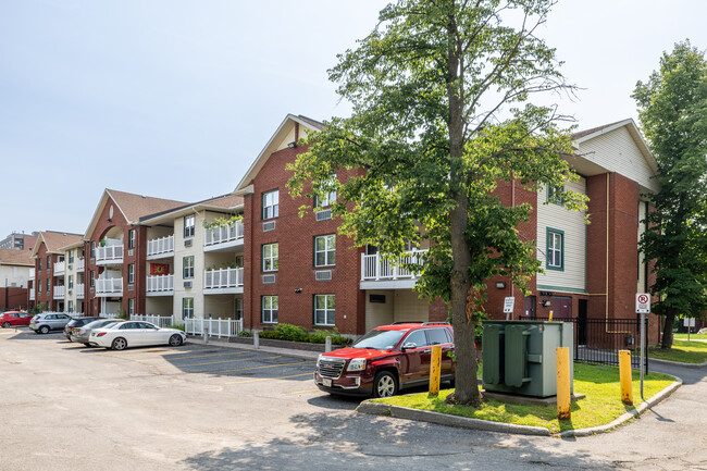 1099 Cadboro Rd in Ottawa, ON - Building Photo - Building Photo