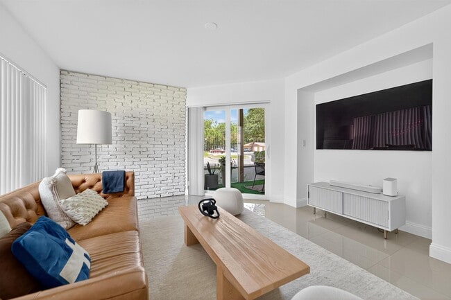 property at 4807 Via Palm Lks