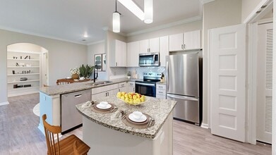 The Shores Apartments in Oklahoma City, OK - Building Photo - Building Photo