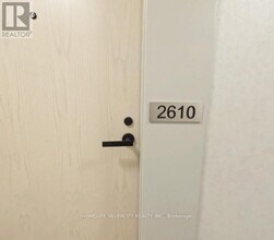 225 Commerce St in Vaughan, ON - Building Photo - Building Photo