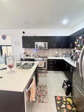 10300 NW 70th Terrace in Doral, FL - Building Photo - Building Photo