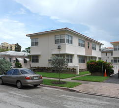 15-19 Salamanca Ave in Coral Gables, FL - Building Photo - Building Photo