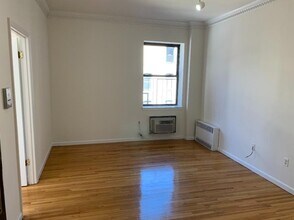 460 W 50th St in New York, NY - Building Photo - Building Photo