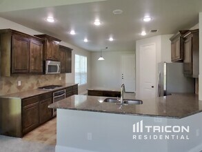 1185 Barberry Dr in Burleson, TX - Foto de edificio - Building Photo